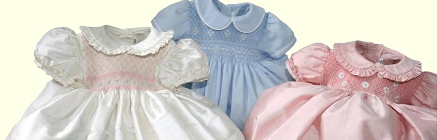 Tre abitini Baby Lucy con smock ricamato: bianco, celeste e rosa